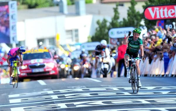 Voeckler solos to victory