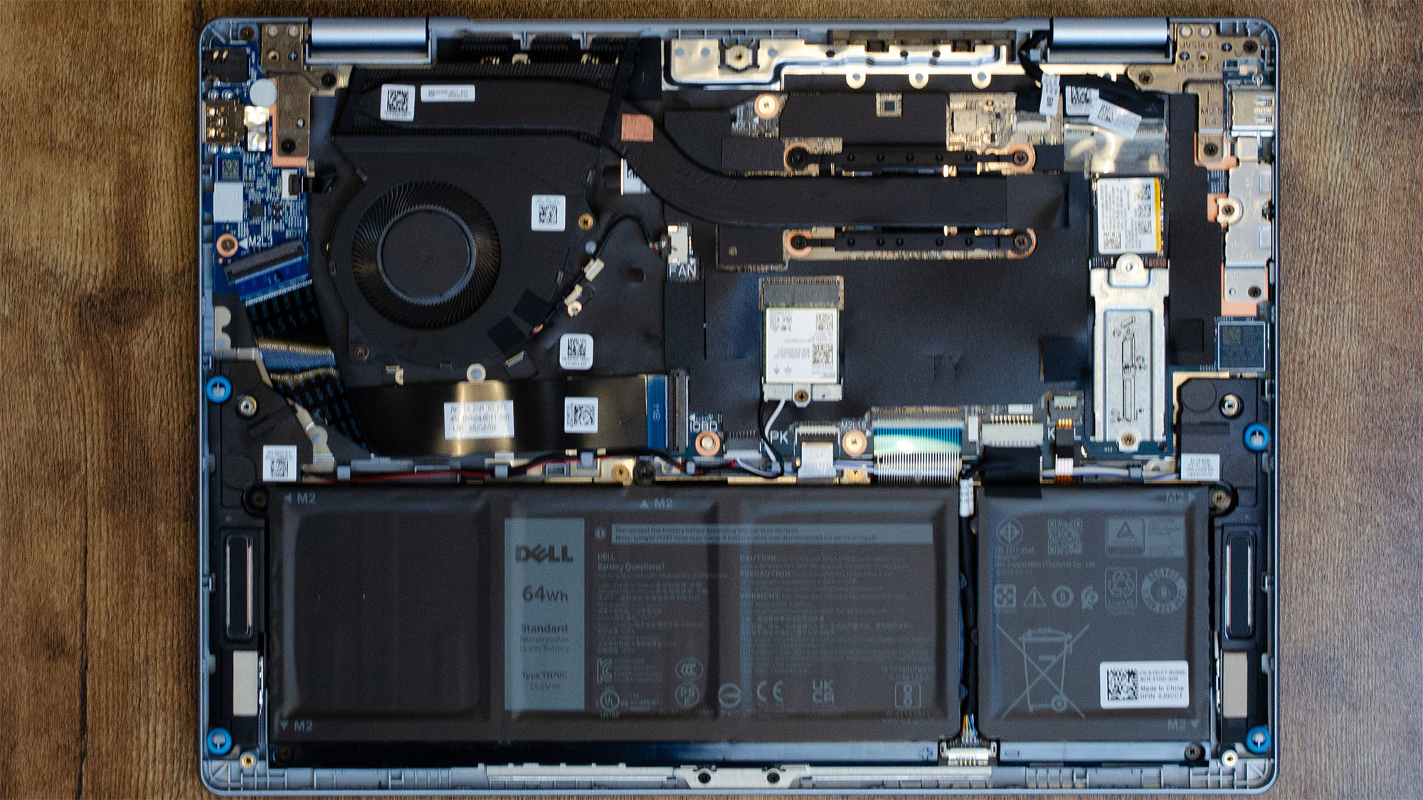 The internal components of the Dell 14 Plus