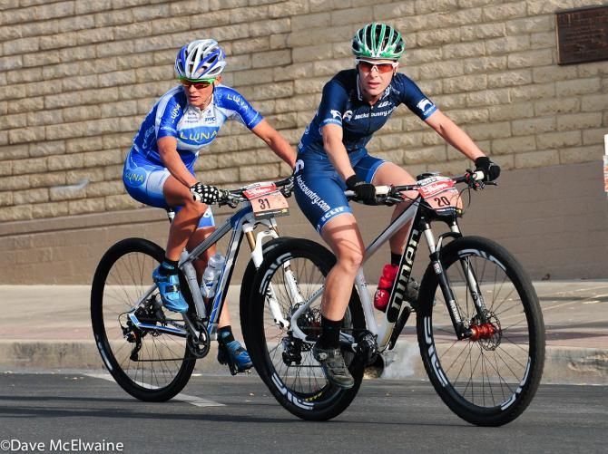 Derek Zandstra (Scott 3Rox Racing) wheel to wheel with Cristoph Sauser