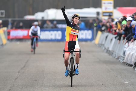 Sanne Cant celebrates her victory