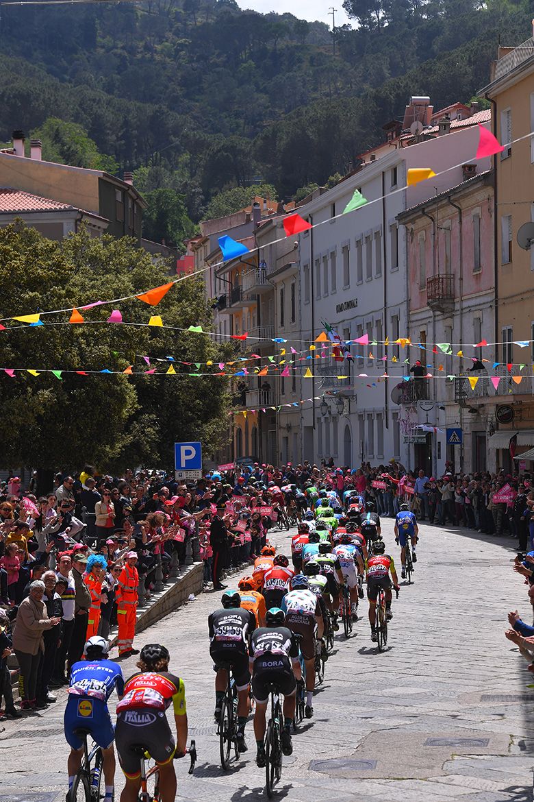 Sardinians wave the peloton along at the Giro d'Italia