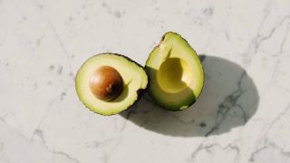 Foods to never store in the fridge: avocado