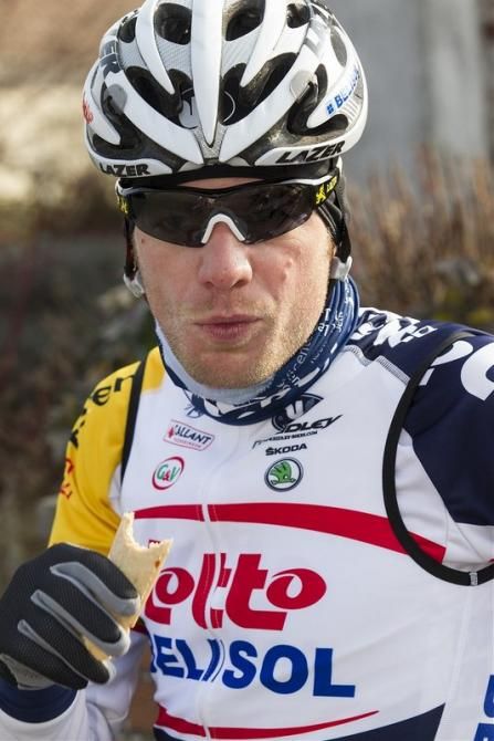 Snack time for Jurgen Roelandts (Lotto Belisol)