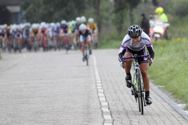 Shelley Olds (Diadora Pasta Zara) tried to bridge across to the break, but 40 seconds was too far for anyone today