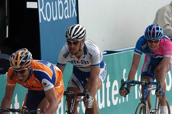 Flecha, Boonen and Ballan get ready for their sprint