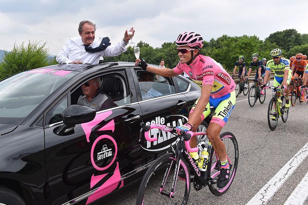 Alberto Contador shares a glass of prosecco with the organisers