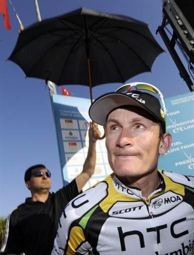 Sunny skies above for Andre Greipel (HTC-Columbia)