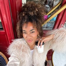 Photo of creator @amaka.hamelijnck wearing soft-matte blush