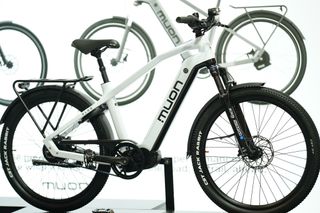 The Muon Elon e-bike in white on a display rack