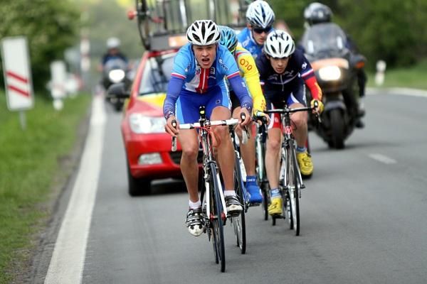 The breakaway struggles to hold its slim gap