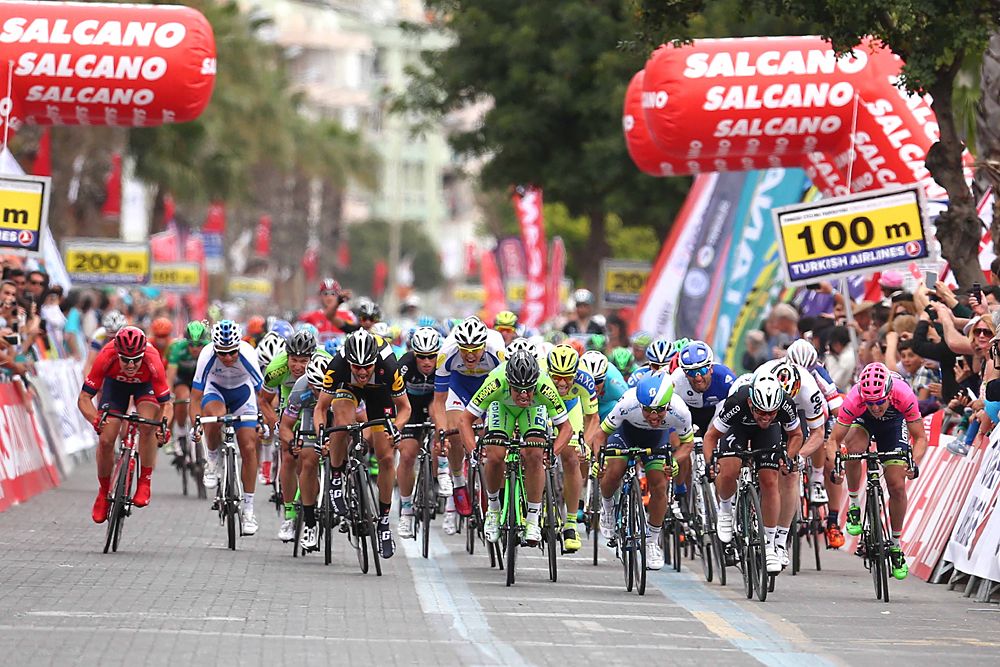 Bunch sprint during stage 1 at Tour of Turkey