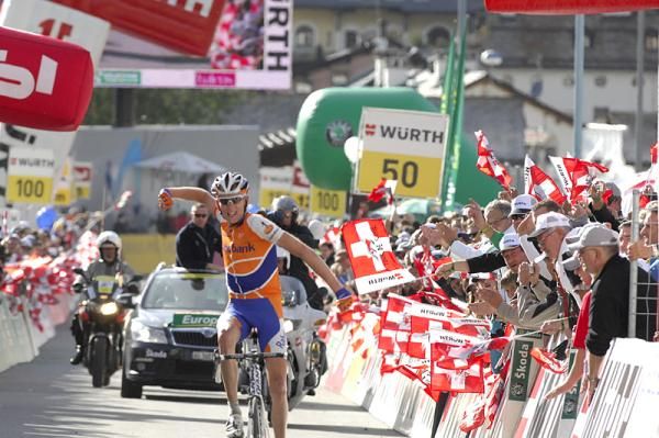 Robert Gesink (Rabobank) is jubilant about his victory.