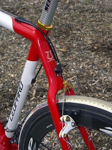 The housing stop for the rear brake is securely riveted on to the monostay and includes a handy barrel adjuster.