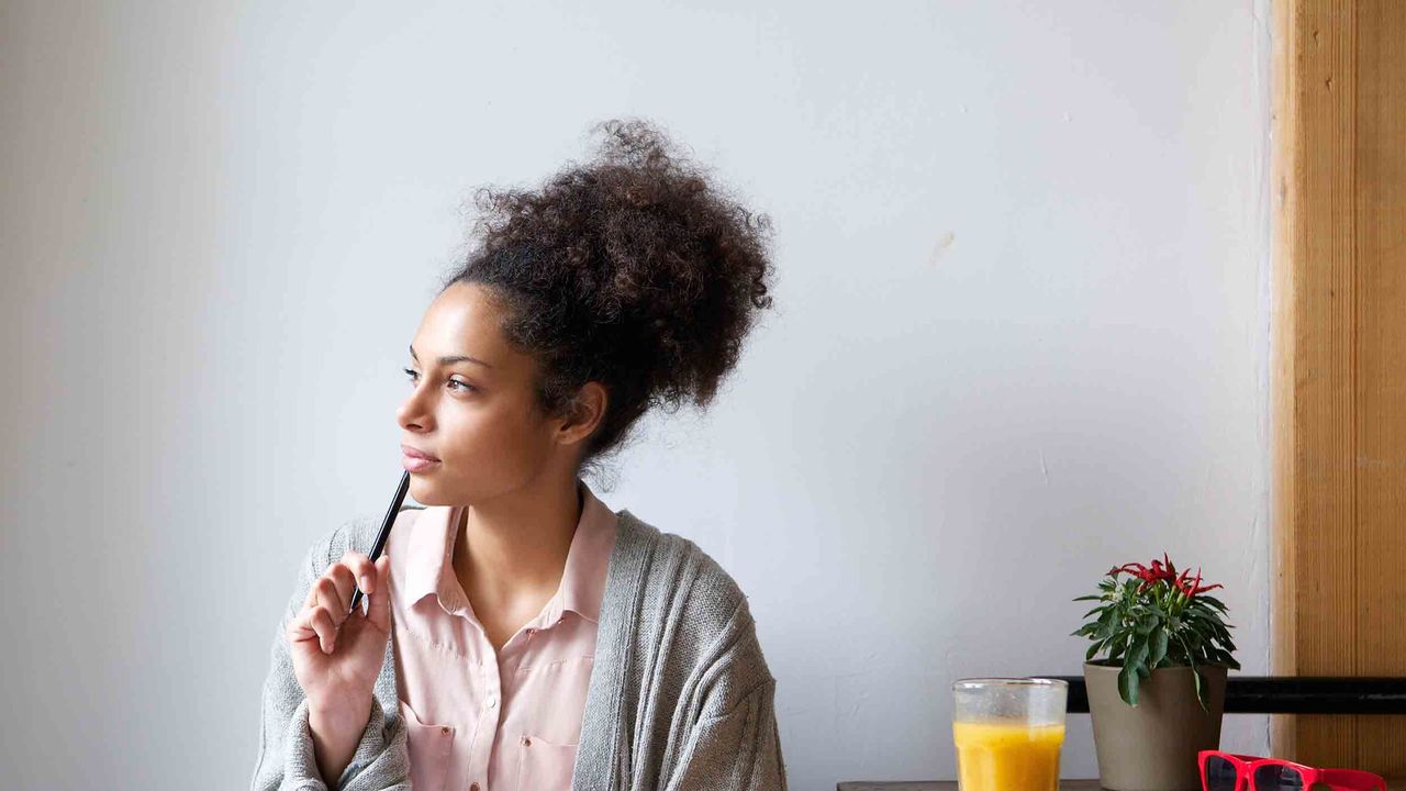 Hairstyle, Lip, Sitting, Smoking, Photography, Room, Conversation, Flower, 