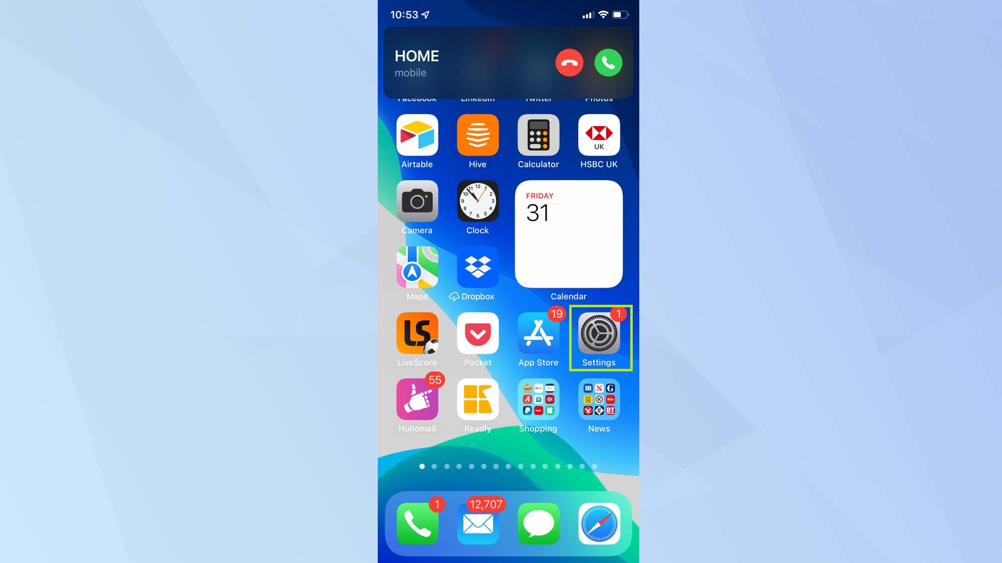 Screenshot showing iOS 15 home screen with Settings app highlighted