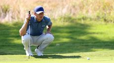 Jordan Spieth lines up a putt