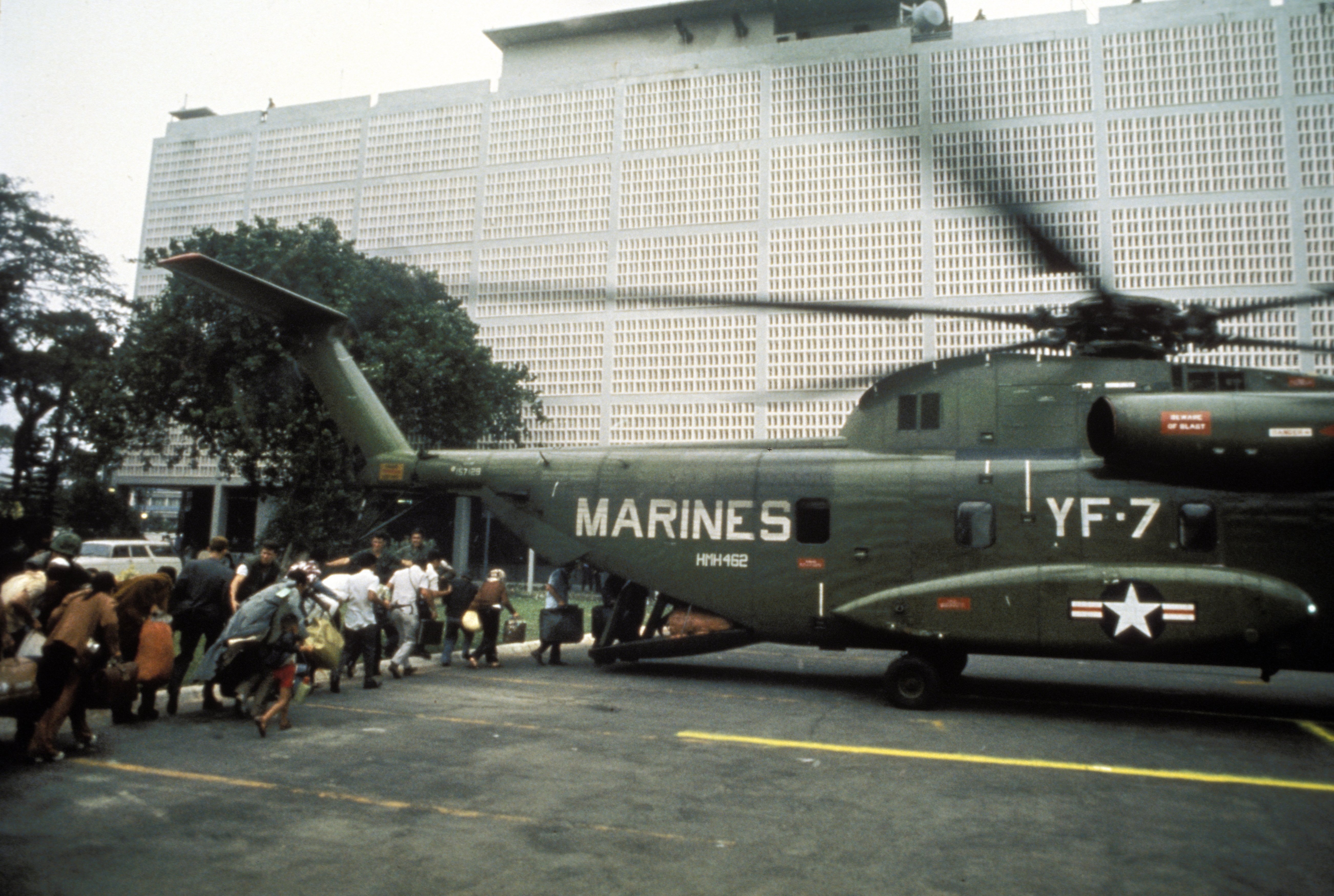 Civilian evacuees board a US Marine helicopter to be helilifted to the US Seventh Fleet