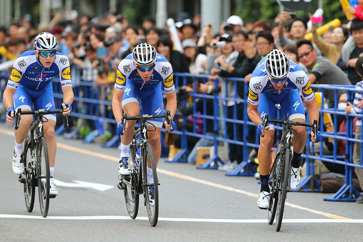 Quick-Step tackle the Saitama team time trial.