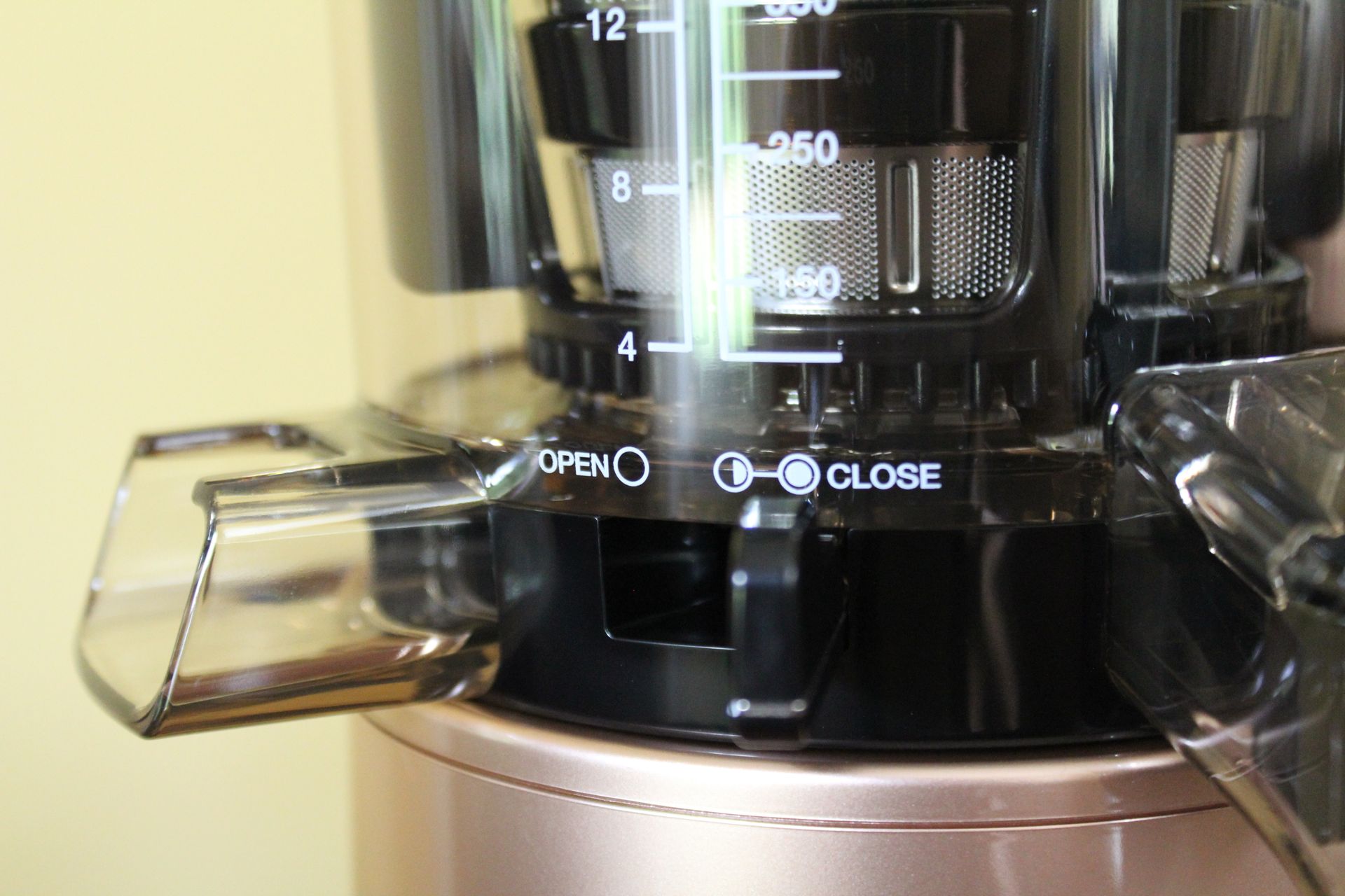 Hurom H-AA Slow Juicer