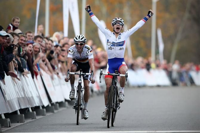 The thrill of victory as Lars van der Haar (Rabobank Development Team) wins the Tabor round of the 'cross World Cup in a sprint against German champion Philipp Walsleben (BKCP-Powerplus)
