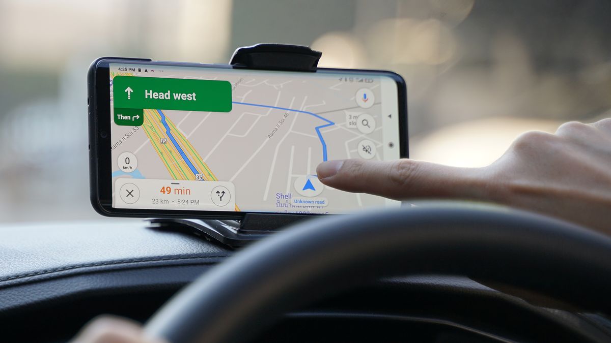 Always stuck in the wrong lane? Google Maps is rolling out AI-powered ...