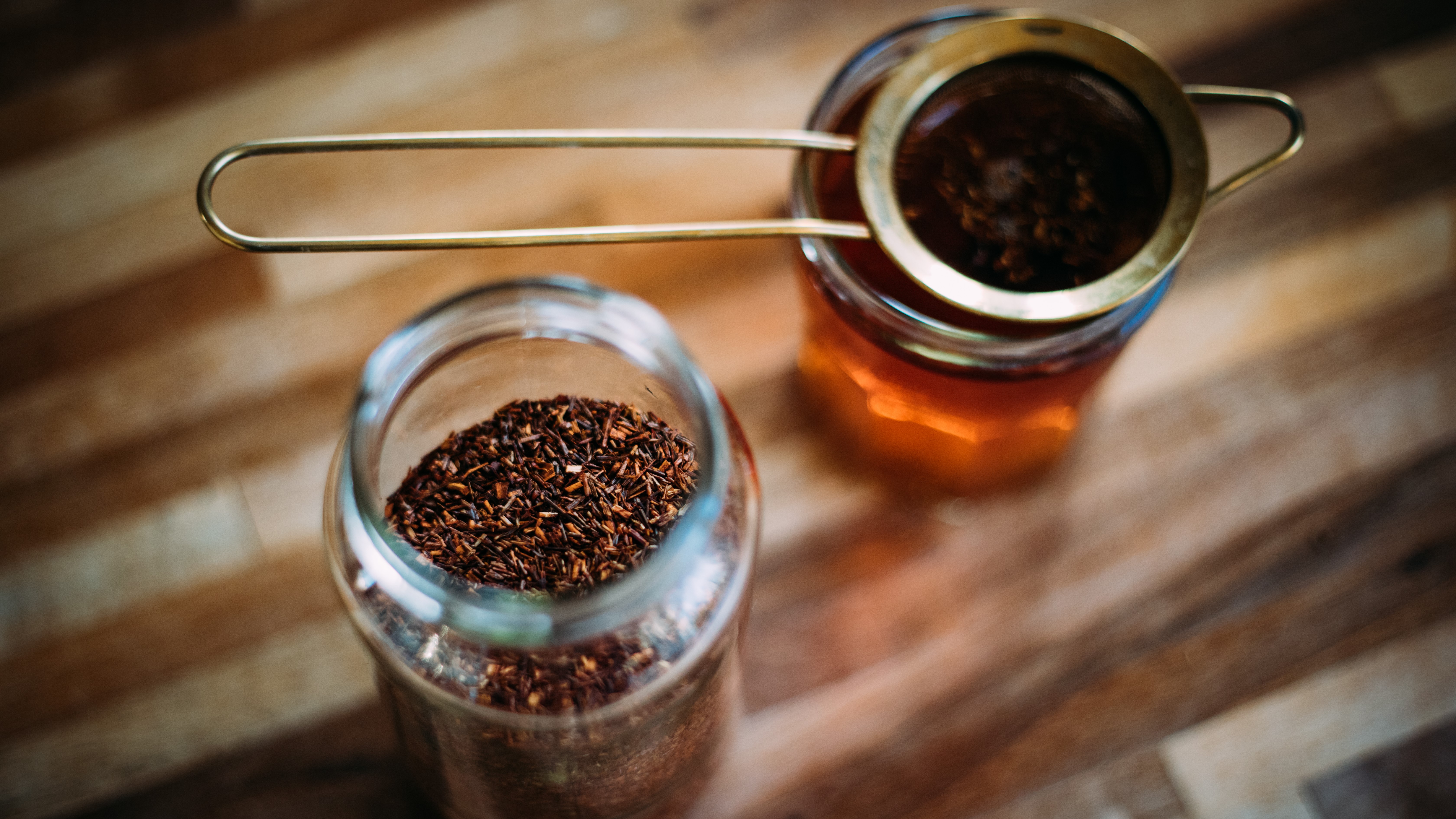 Red bush tea in cup