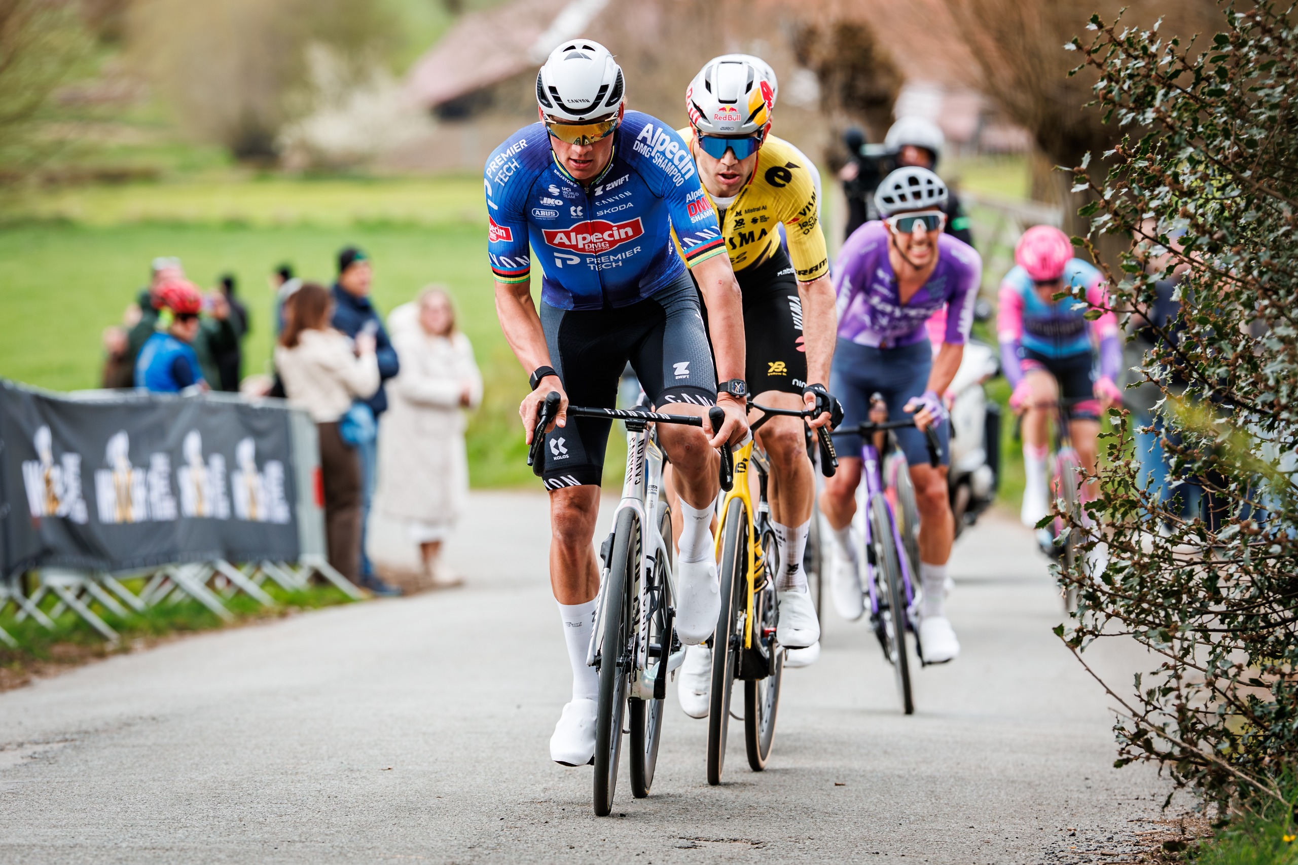 'I don't think that solo changes much' – Modest Mathieu van der Poel and Wout van Aert unconcerned by jet lag as they head late to World Championships in Canada