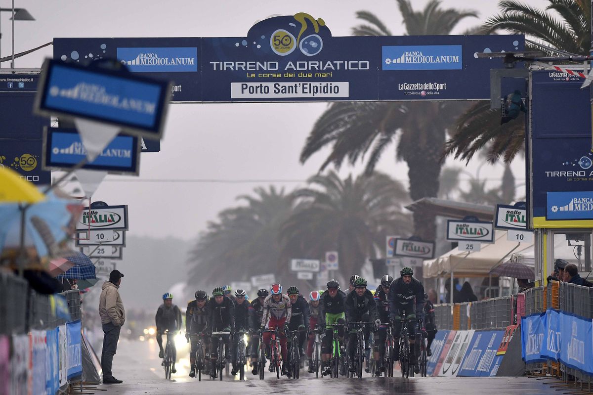The peloton comes through for another lap of the finishing circuit
