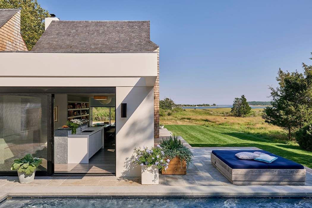 minimalist home: Modernist home in the Hamptons, Sotheby&#039;s International Realty