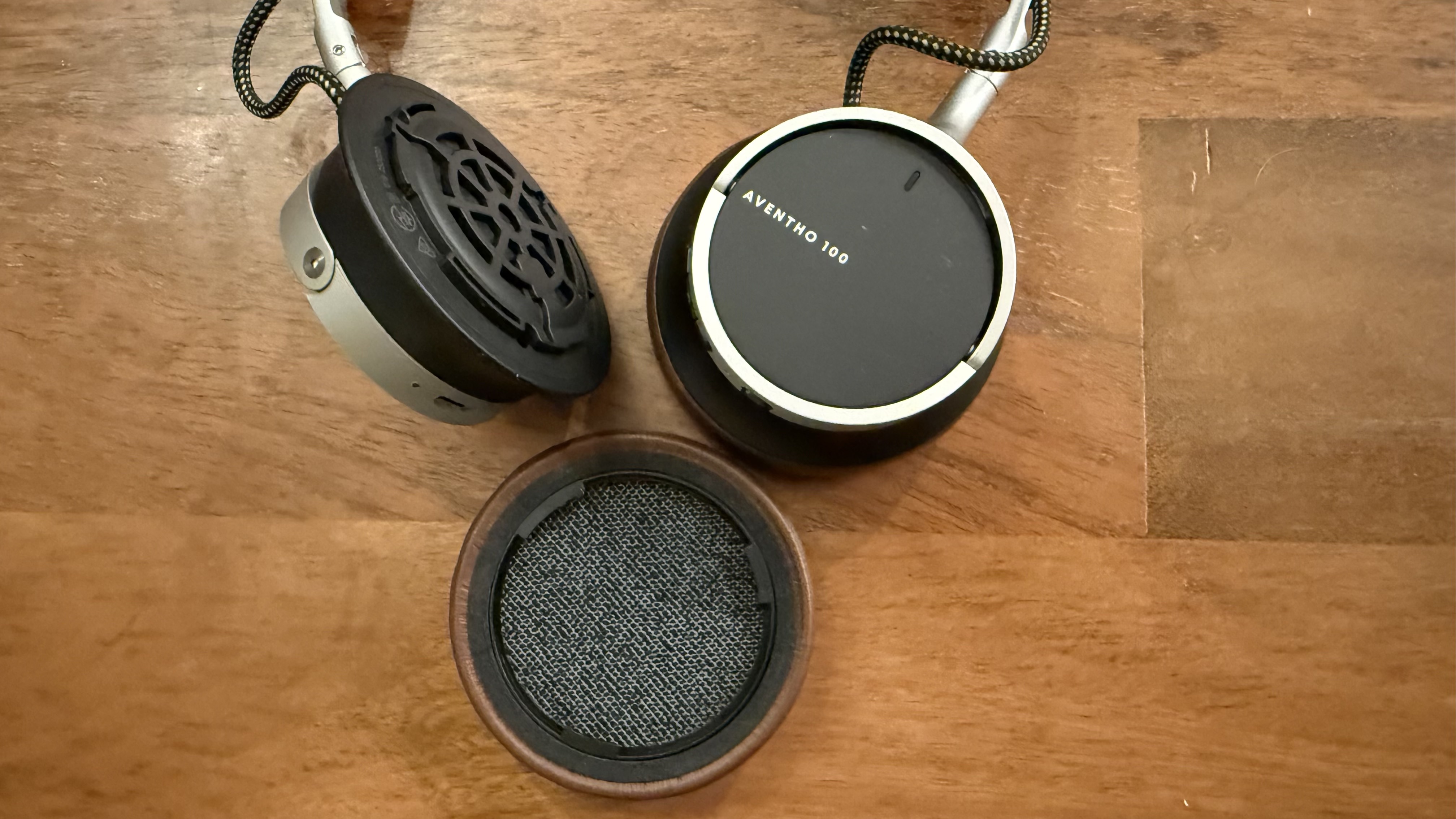 Beyerdynamic Aventho 100 headphones on a wooden table