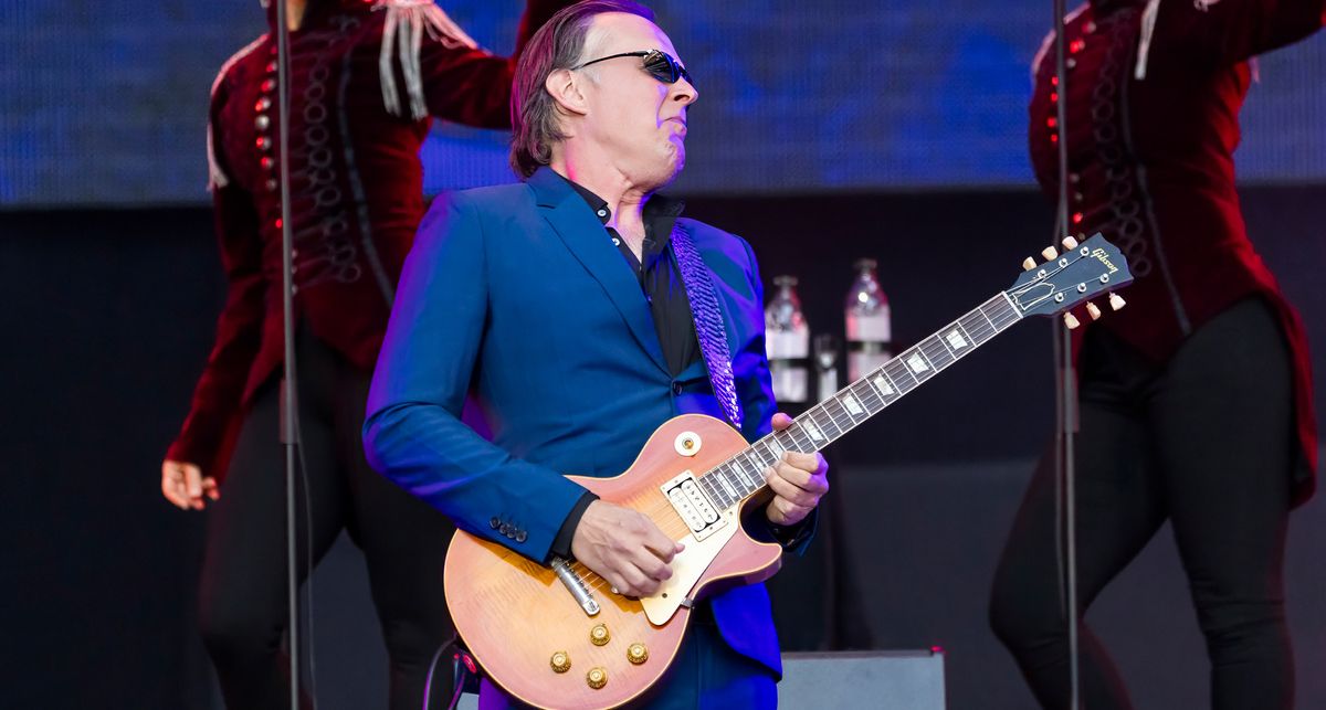 Joe Bonamassa plays a guitar solo on a Gibson Les paul