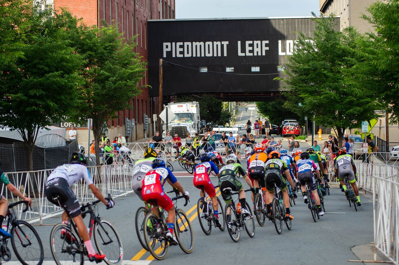 The mens field hits the bottom turn in the criterium
