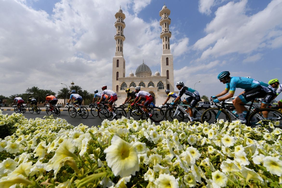 The Tour of Oman passes a mosque