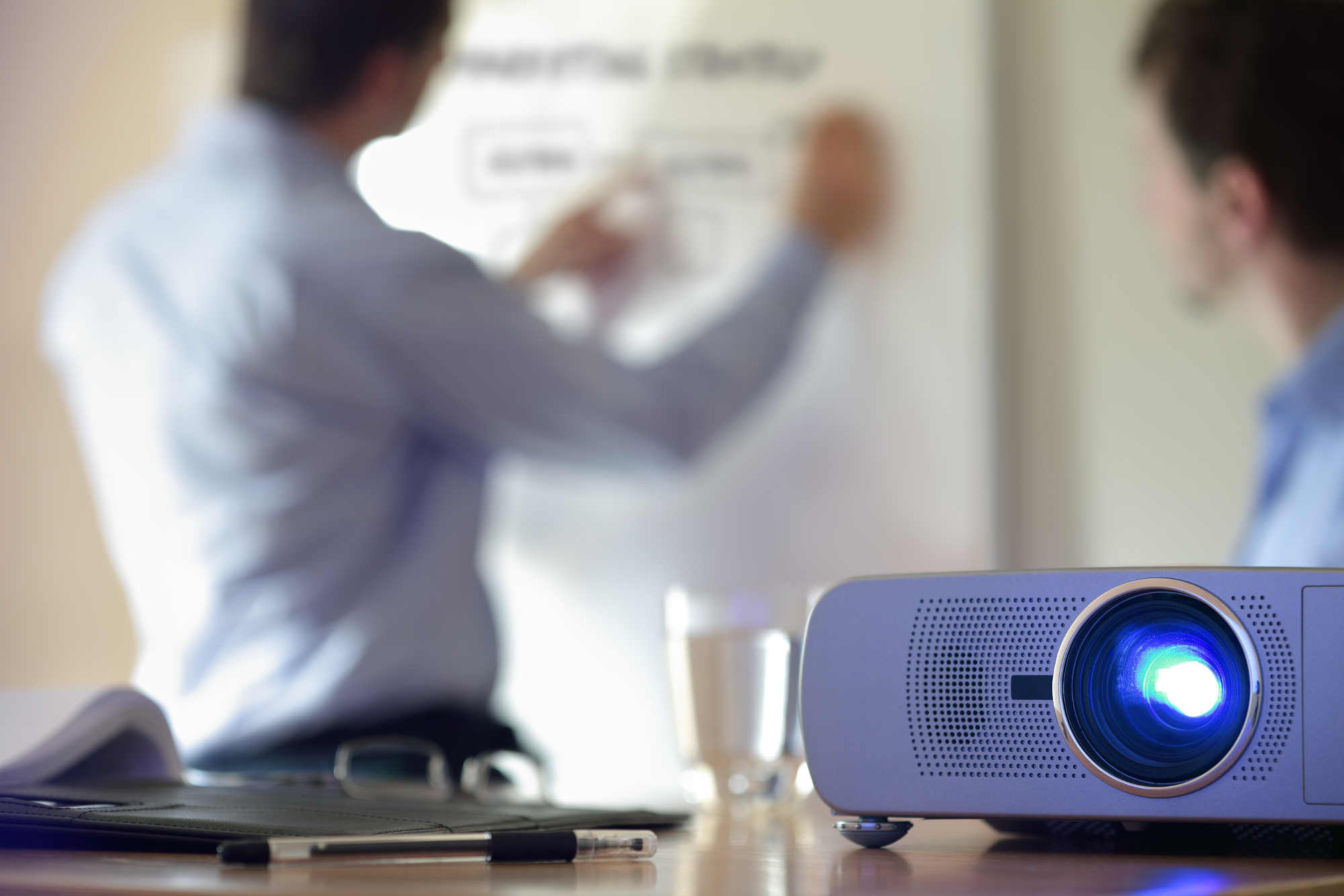 five-unique-ways-to-use-projectors-in-the-classroom-tech-learning