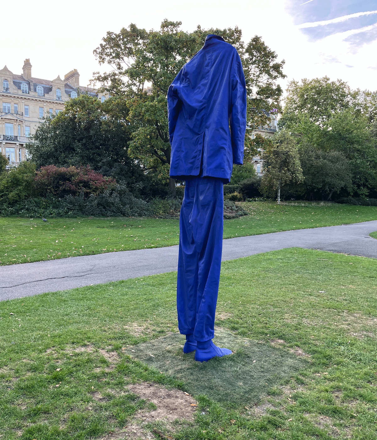 statues