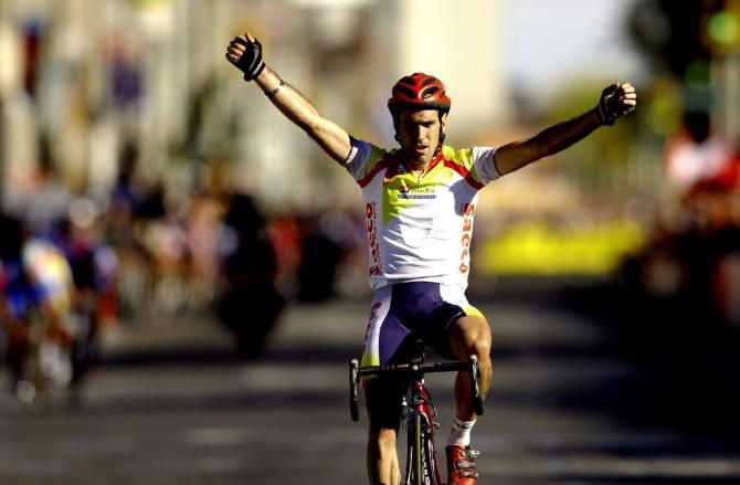 Igor Astarloa (Spain) wins alone to collect the 2003 Worlds gold medal