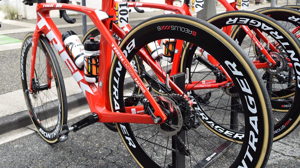 The frameset appears to have larger chain and seat stays than the rim brake version of the frame, likely due to the extra braking forces exerted from a disc brake system