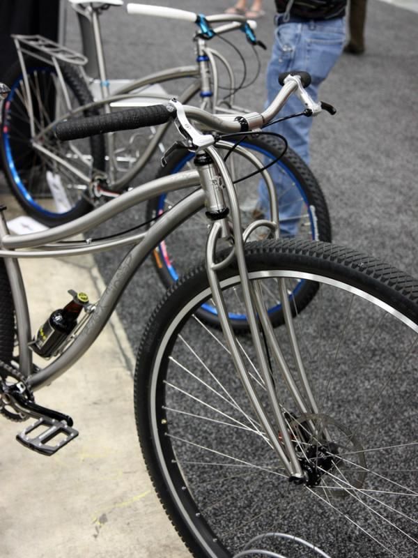 Much like Jeff Jones' designs, the Black Sheep truss-style front end is claimed to offer both superb steering accuracy as well as a measure of vertical flex.