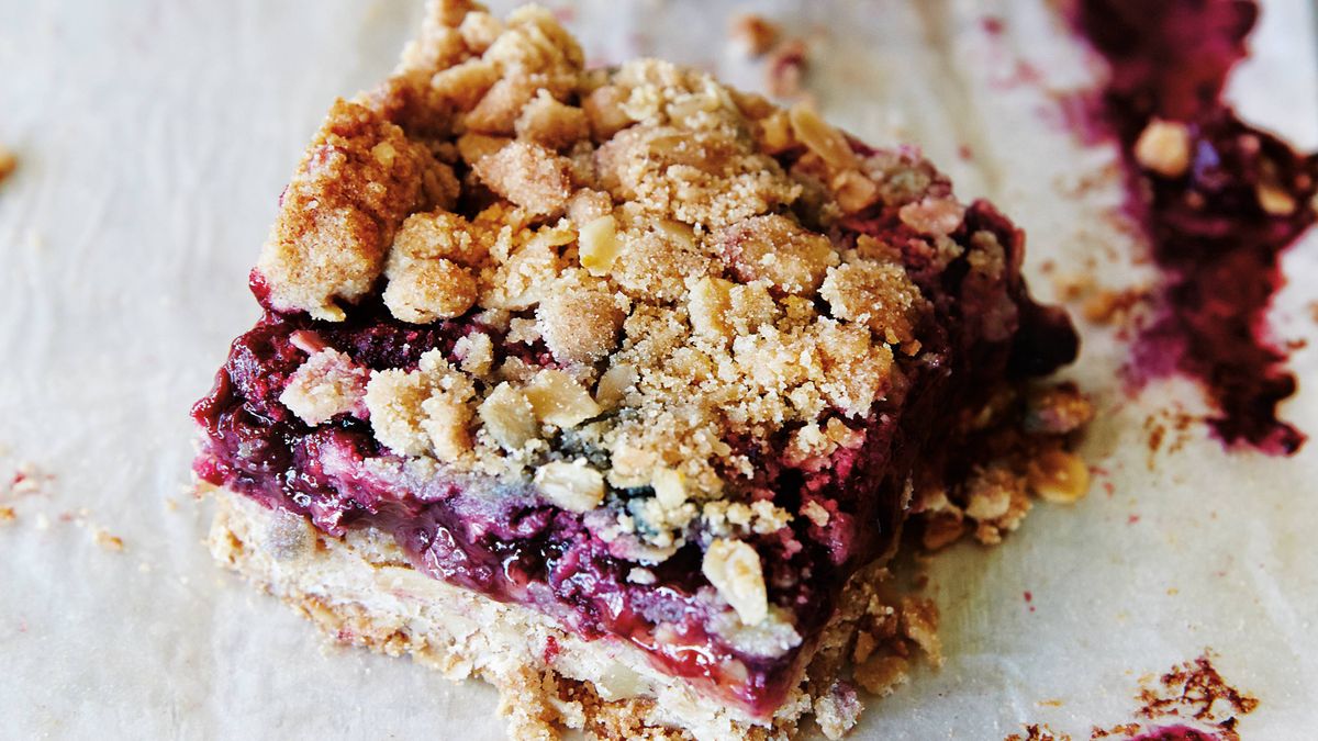 image of Phil Vickery's Apple Oatmeal Bars recipe by Good to Know