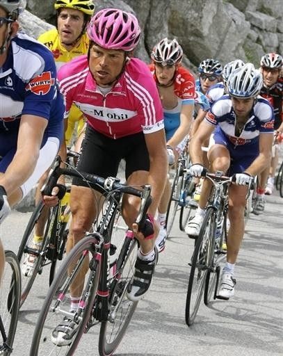 Jan Ullrich (T-Mobile) follows the pace in stage 8