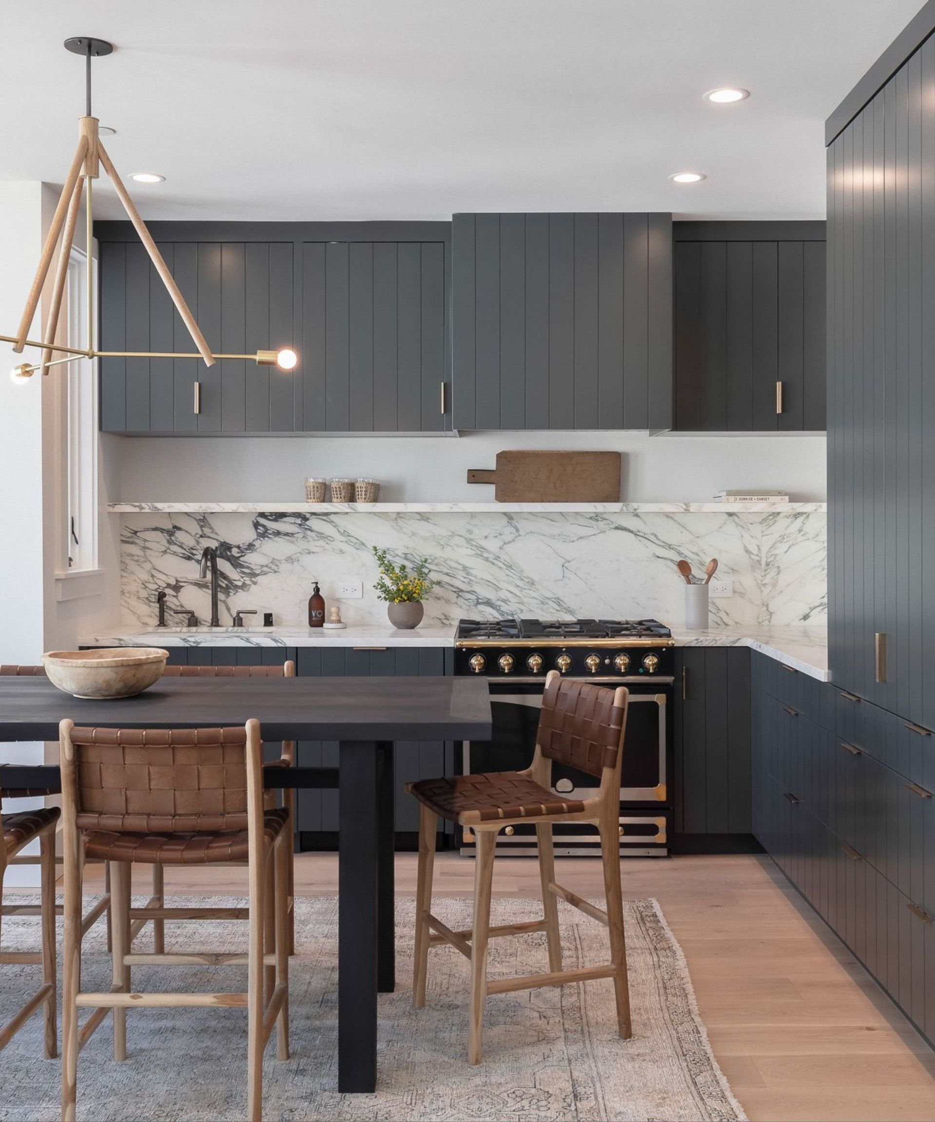 6 best color schemes for kitchens with black appliances | Homes and Gardens