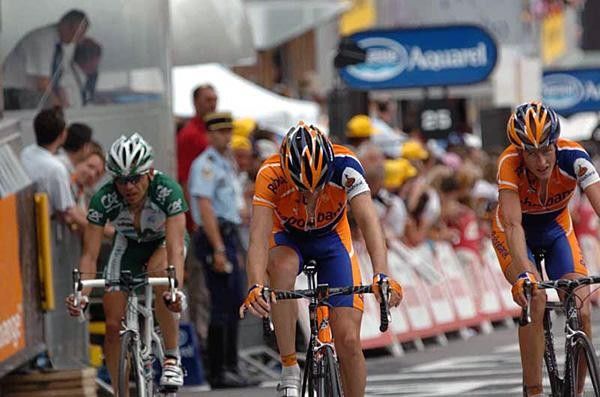 Denis Menchov (Rabobank) finishes with Rasmussen and Caucchioli