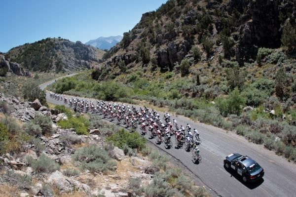 The main group on the way up to the feed zone.
