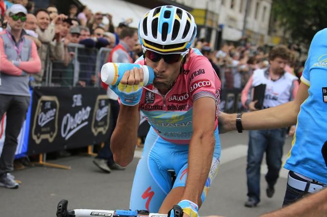 Vicenzo Nibali (Astana) finishes up