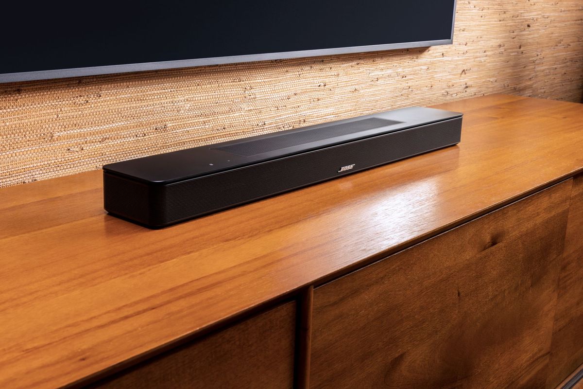 Bose Soundbar on mantle below TV.