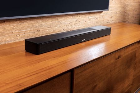 Bose Soundbar on mantle below TV.