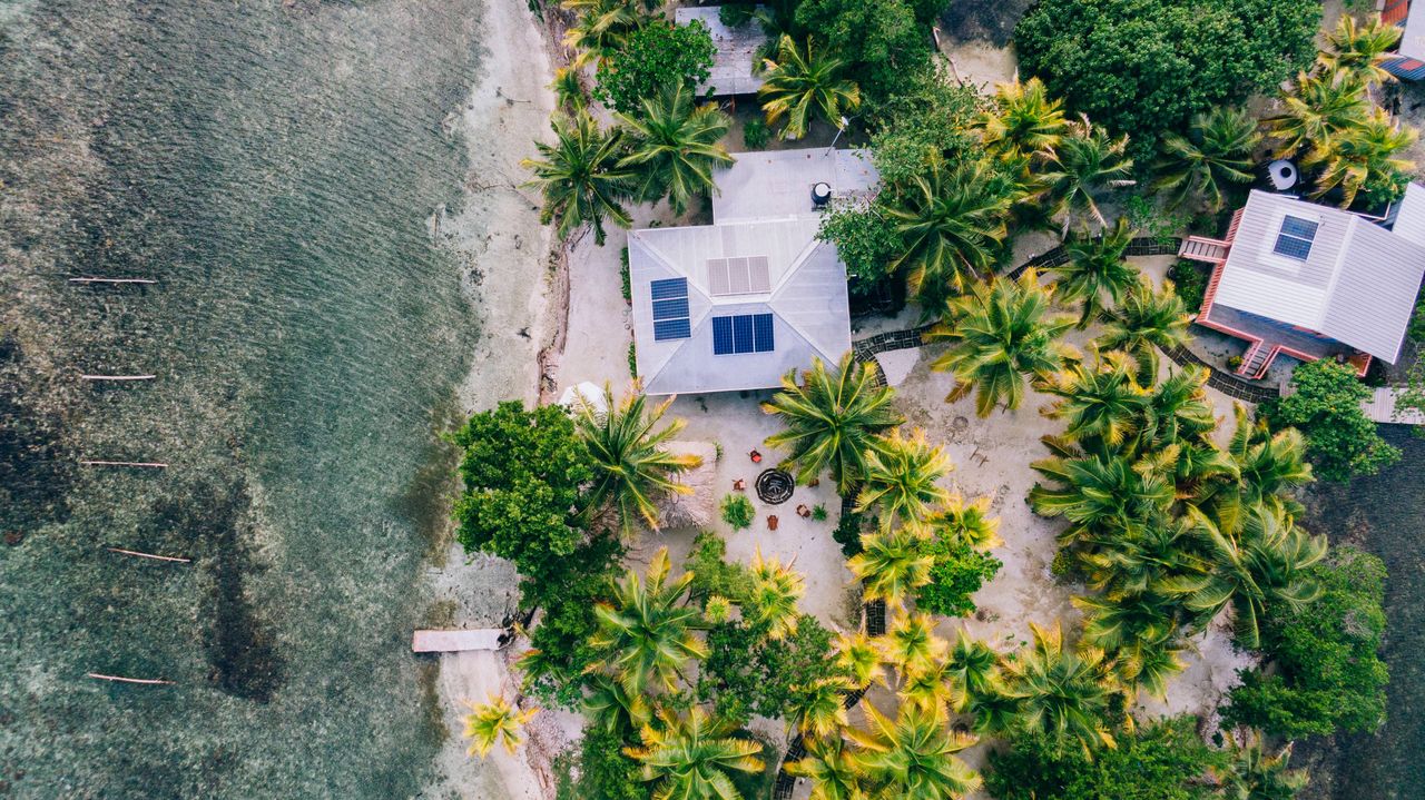 Images of Francis Ford Coppola's house on Coral Caye