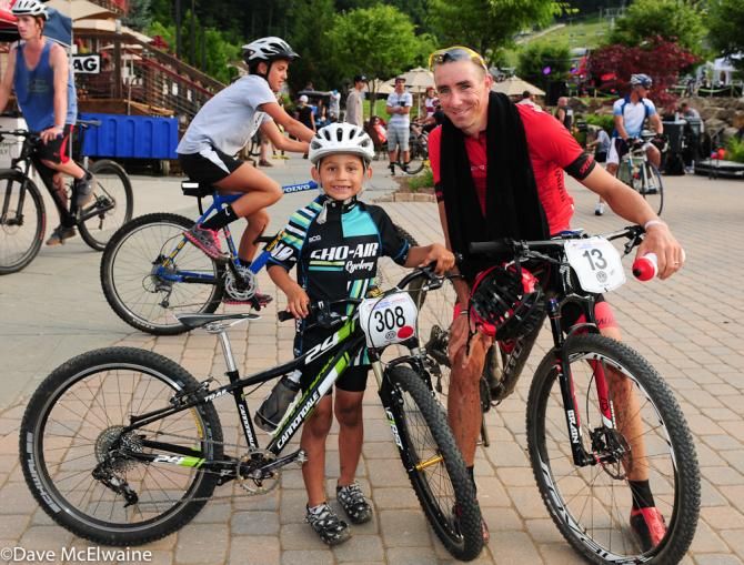 Todd Wells (Specialized) takes time to pose with a young Sho-Air fan