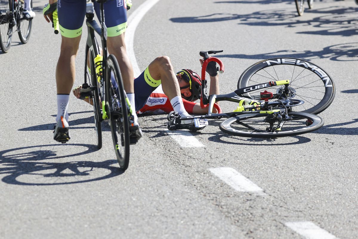 Vuelta Espana 2021 - 76th Edition - 4th stage El Burgo de Osma - Molina de Aragon 163,9 km - 17/08/2021 - Crash - Rein Taaramae (EST - Intermarche&#039; - Wanty - Gobert Materiaux) - photo Luis Angel Gomez/BettiniPhotoÂ©2021 