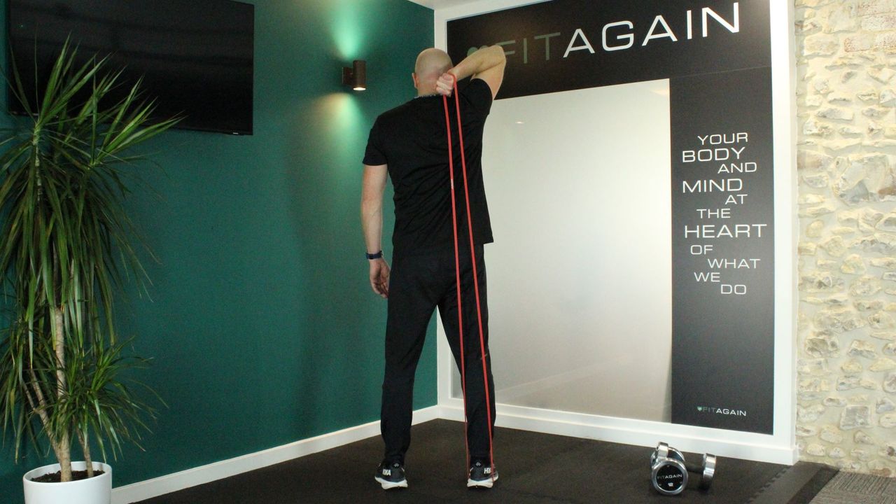 PT Andrew Watkins does resistance band workout